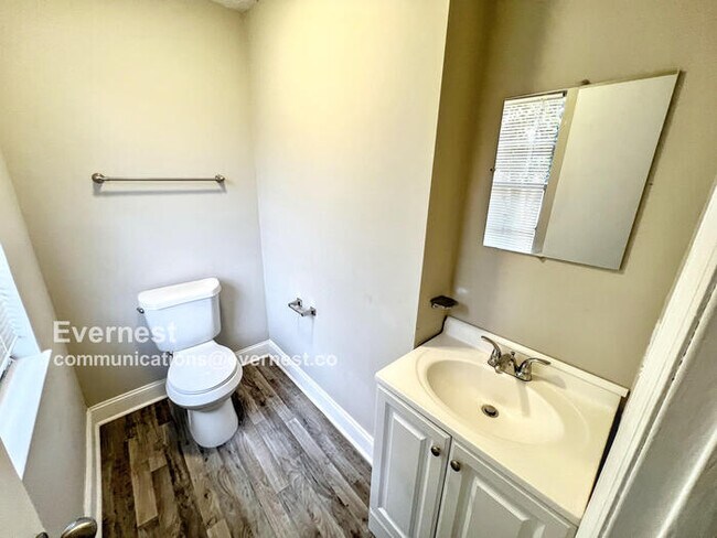 Building Photo - 2125 Merry Dr NE