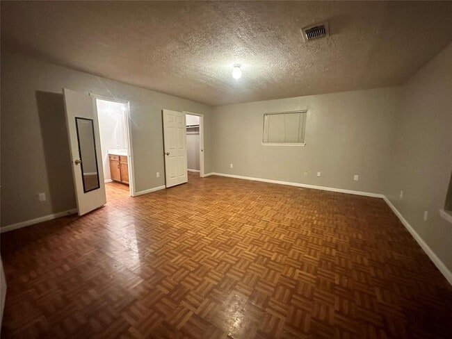 Building Photo - 1511 Greenbriar Ave