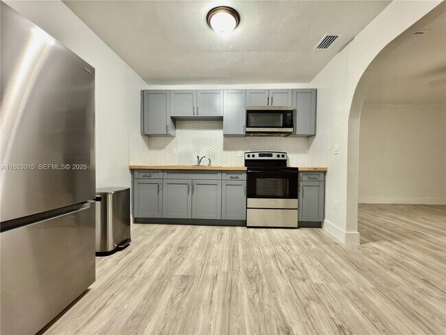 Building Photo - 729 NW 114th St