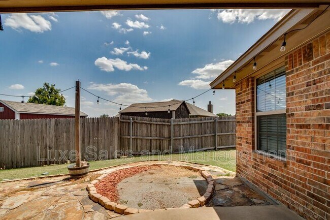 Building Photo - 1174 Misty Dr NW