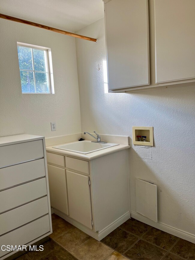 Building Photo - 658 Avenida Magdalena