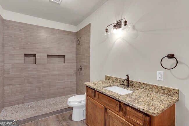 Building Photo - 568 Garden View Ct