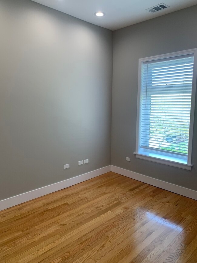 Building Photo - 1303 W Flournoy St