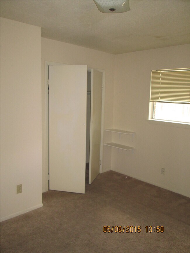 Building Photo - 10806 Lynbrook Dr