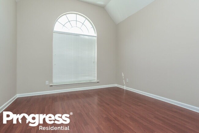 Building Photo - 984 Cully Rd