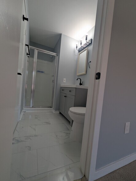 Building Photo - 3145 Hawthorne Dr NE