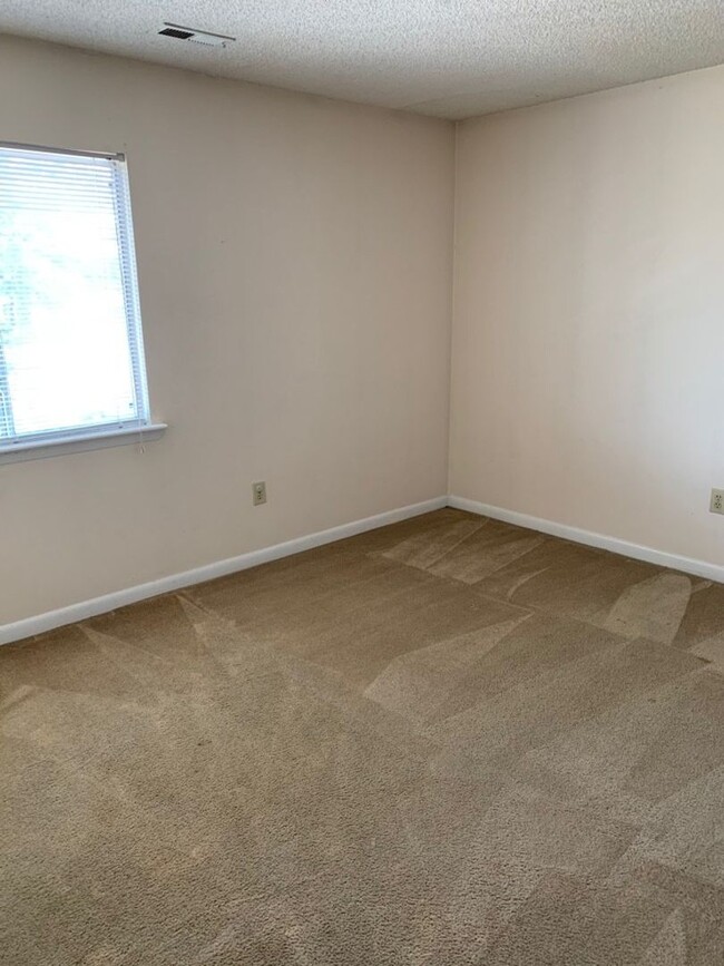 Building Photo - 2 BED 2 BATH UNIT ON 3RD FLOOR IN MYRTLE G...