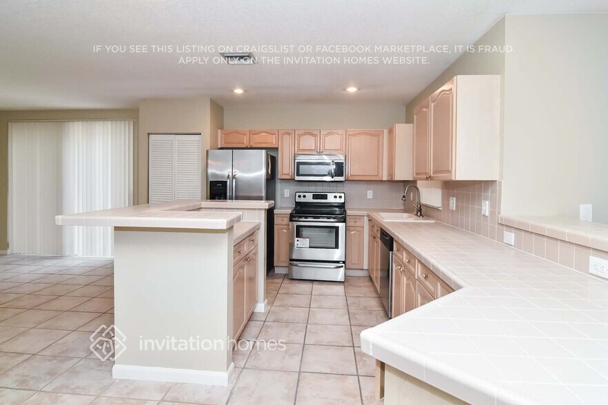 Building Photo - 11568 NW 6th Ct
