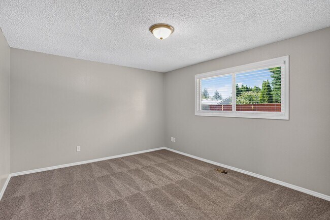 Building Photo - 3 Bedroom Ranch