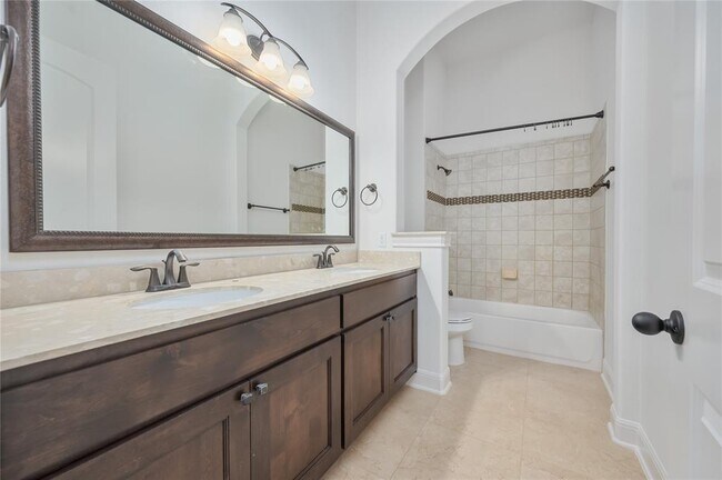 Building Photo - 14505 Ladera Blvd