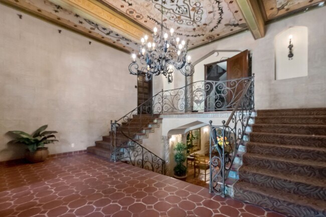 Building Photo - 152 S Peck Dr