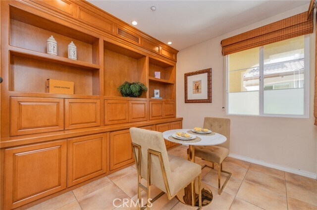 Building Photo - 37 Olivewood
