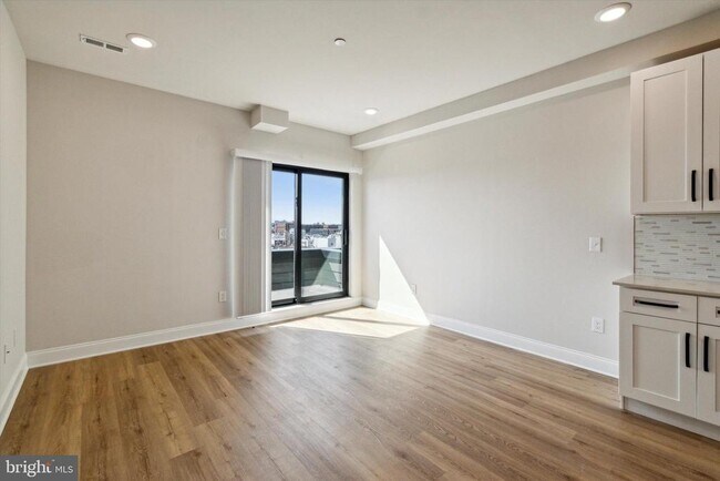 Building Photo - 2157 E Lehigh Ave