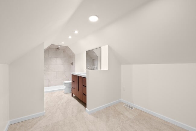 Building Photo - 28 E Jeffrey Pl