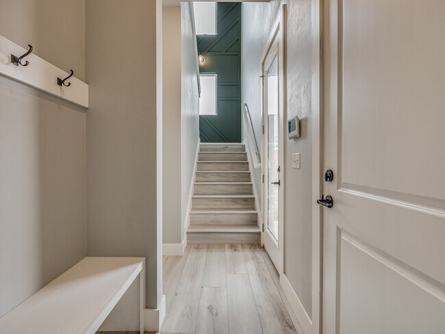 Building Photo - 13000 Maplewood Ave