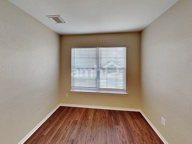 Building Photo - 11004 Monahan Park