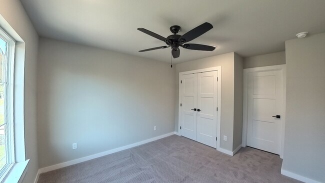 Building Photo - 507 W Fort Worth St