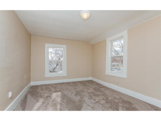 Building Photo - 1118 2nd Ave SW