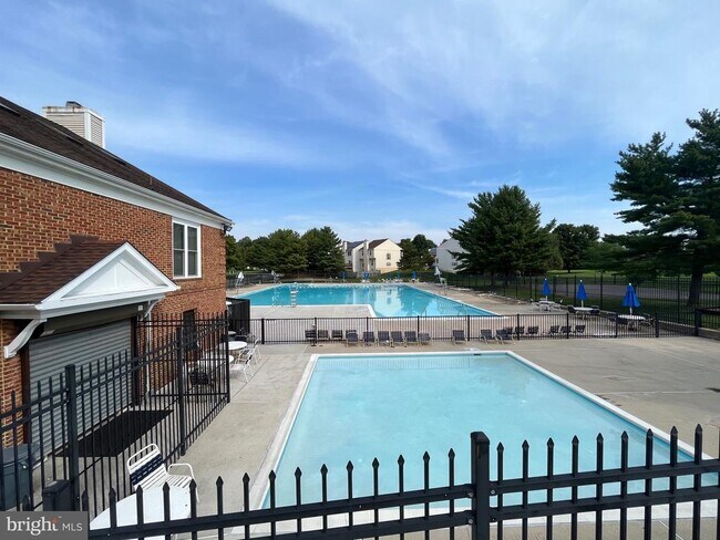 Building Photo - 14104 Valleyfield Dr