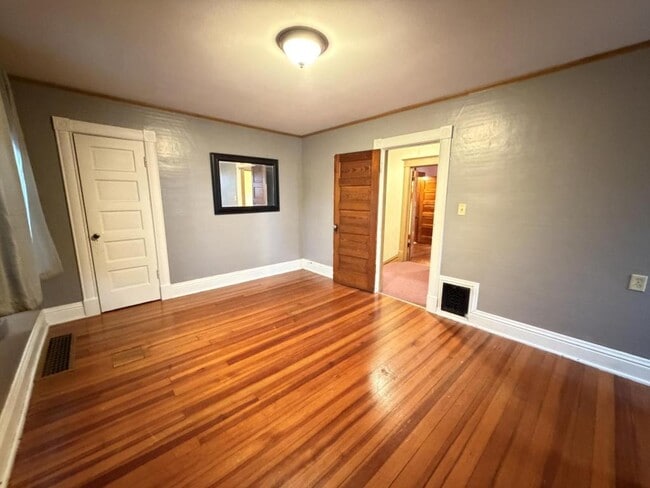 Building Photo - 201 S 1st St