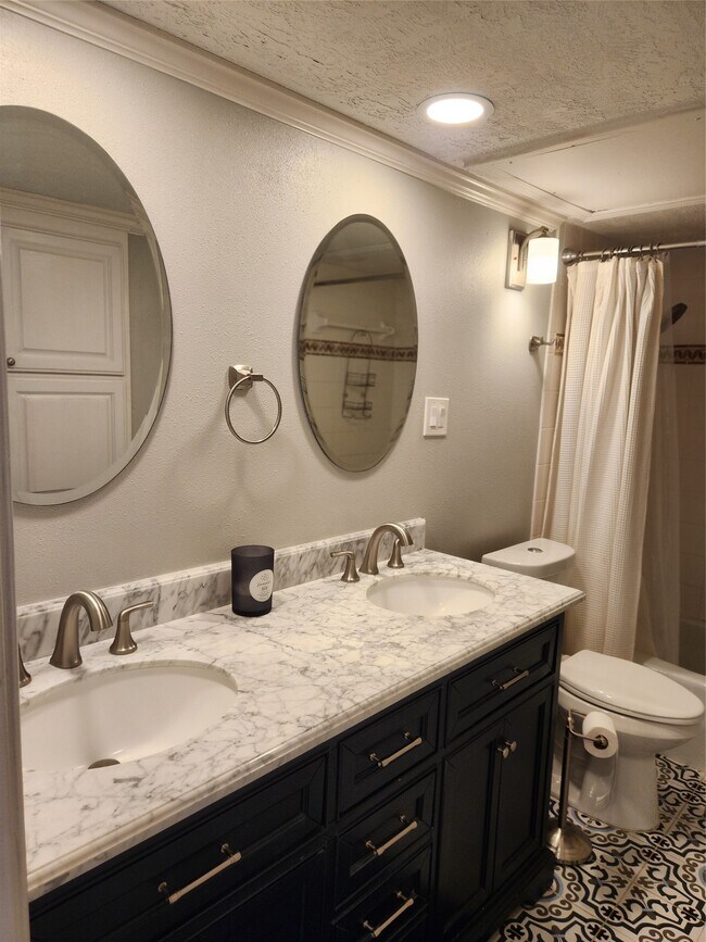 Building Photo - 12600 Melville Dr