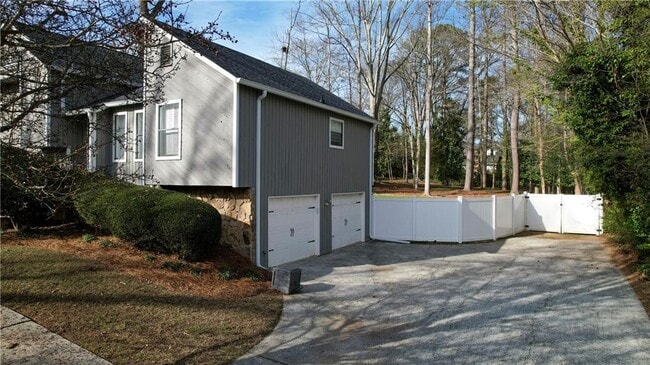 Building Photo - 516 Faith St