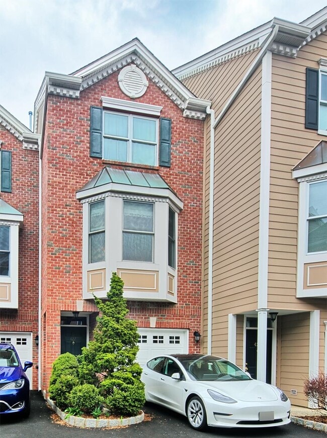 Building Photo - 422 Newburgh Ct