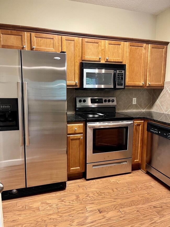 Building Photo - 212 Sterling Oaks Dr