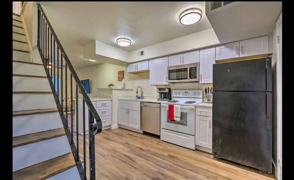 Building Photo - 4015 W 7th St