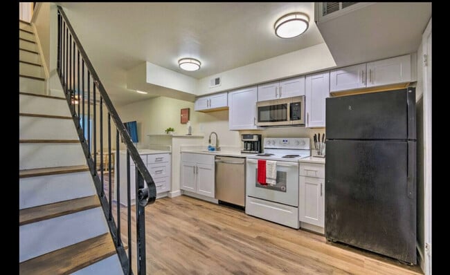 Building Photo - 4015 W 7th St