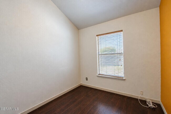 Building Photo - 6520 Grand Ridge Dr
