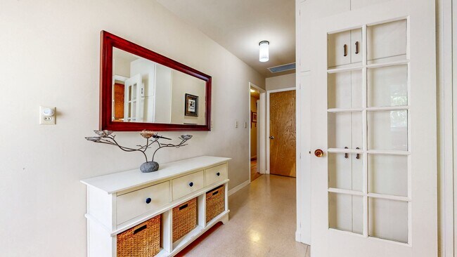 Building Photo - 4560 Sullivan Ct