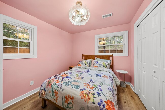 Building Photo - Durham's Best Ranch!