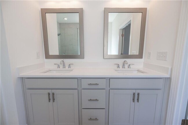 Building Photo - 530 Healy Dr