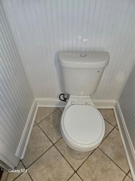 Building Photo - 2141 Meadowlane Dr