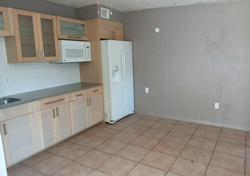 Building Photo - 6232 62nd Ave N