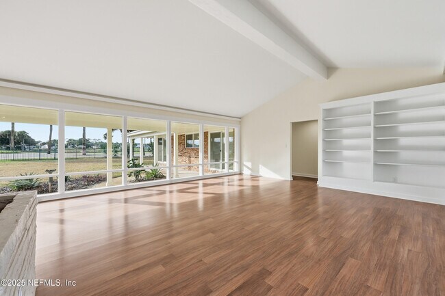 Building Photo - 330 San Juan Dr