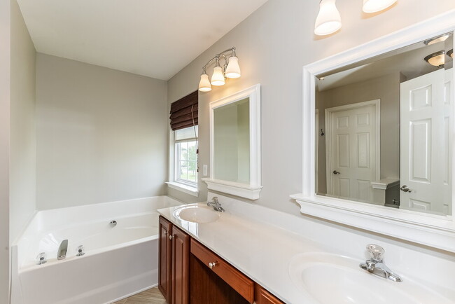 Building Photo - 14910 Asheton Creek Dr