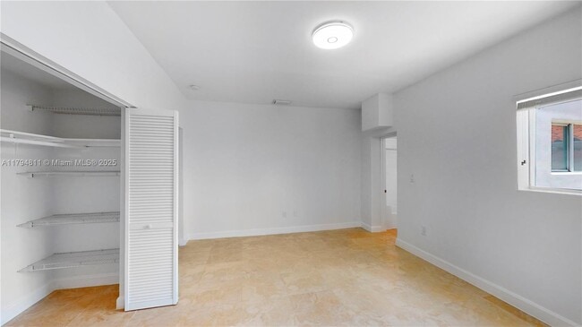 Building Photo - 2915 SW 24th St