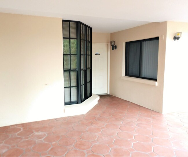 Building Photo - Annual Furnished 2nd Floor Condo located a...