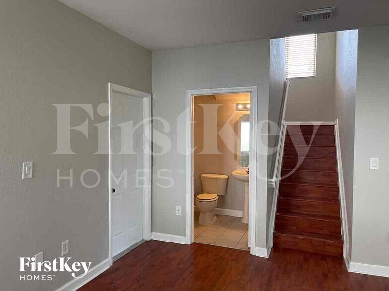 Building Photo - 3143 NE 4th St