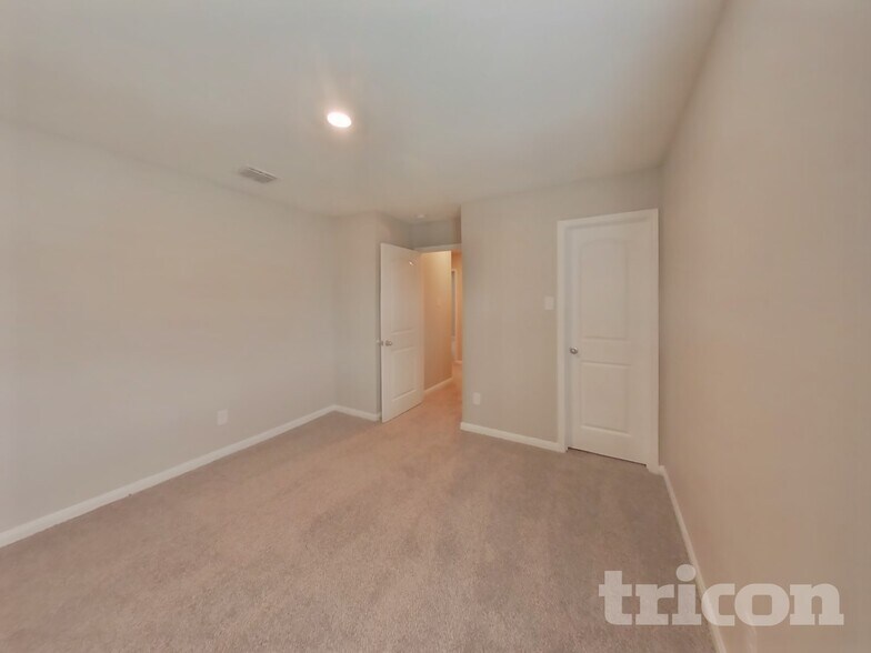 Building Photo - 6432 AJ Ln