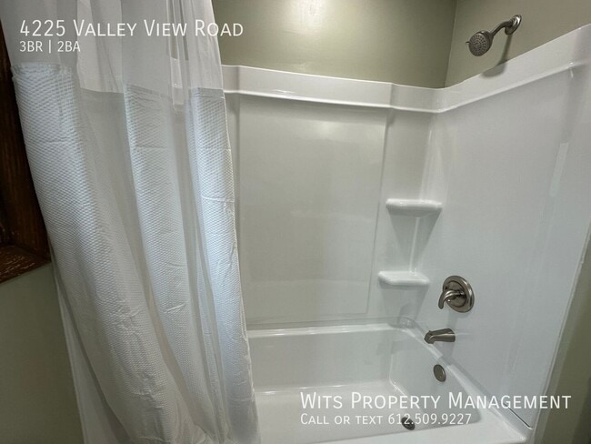 Building Photo - 4225 Valley View Rd