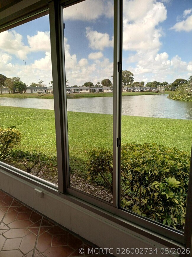 Building Photo - 92 Seville Dr