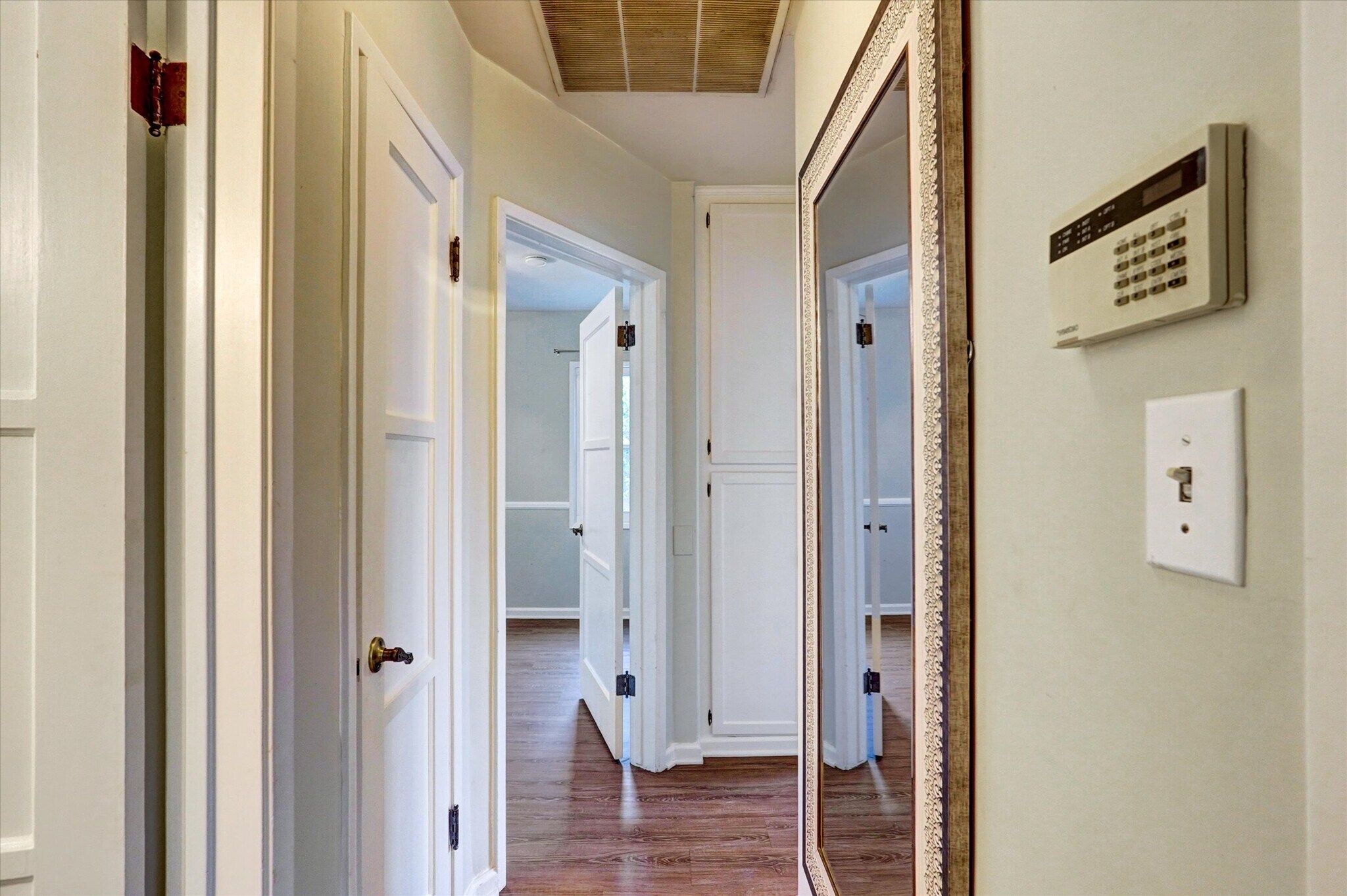 Building Photo - 5863 Alonzo Ave