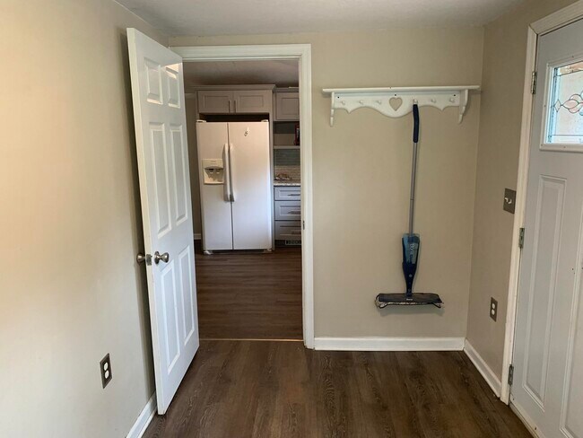 Building Photo - 4107 Vern Sikking Rd