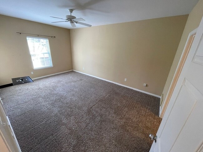 Building Photo - 2 Bed 2 Full Bath Condo w/ Garage For Rent