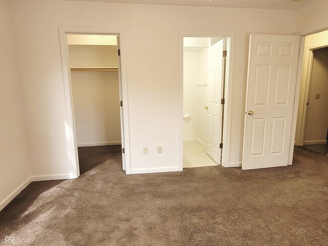 Building Photo - 250 Locust Ln