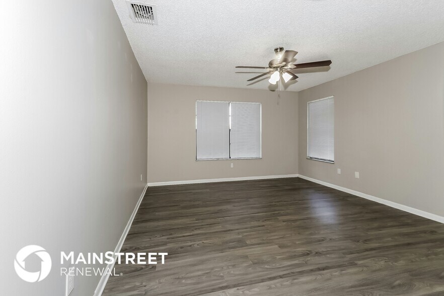 Building Photo - 253 SW Tulip Blvd