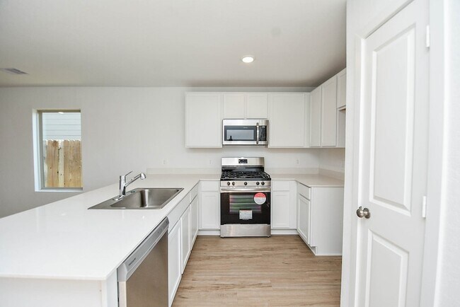 Building Photo - 1542 San Sebastien Dr